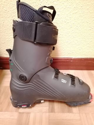 Botas de esquí de montaña.