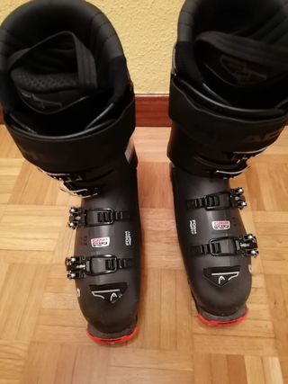 Botas de esquí de montaña.