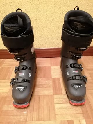 Botas de esquí de montaña.