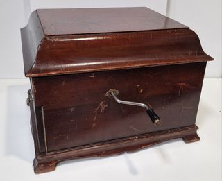 GRAMÓFONO ANTIGUO DE MADERA / ACADEMY /