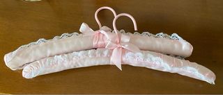 Appendini in morbido raso rosa