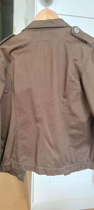 Cazadora estilo militar-vaquera