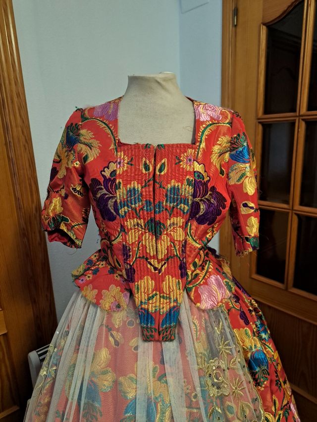 Traje fallera talla 12 - 18 años. VENTA O ALQUILER