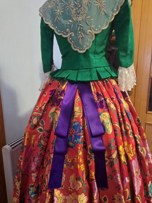 Traje fallera talla 12 - 18 años. VENTA O ALQUILER