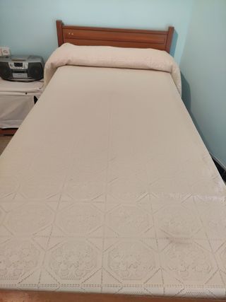 Colcha de hilo beige