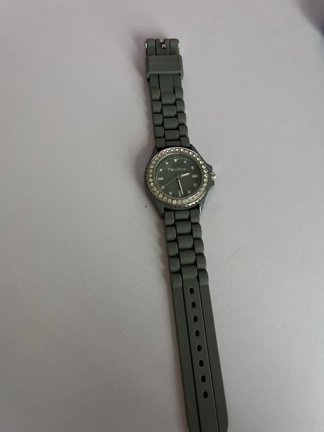 orologio in plastica con strass