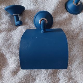 Juego de baño: colgador papel y perchas