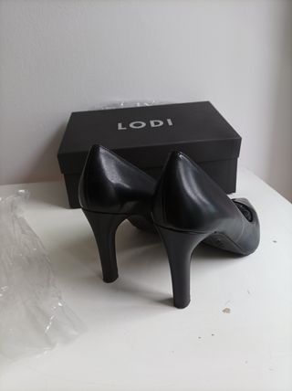 Oportunidad!! Urge. Zapatos de salón en piel.