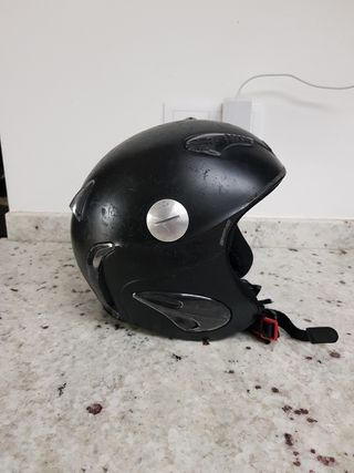 Casco de esquí y otra de bici o patines