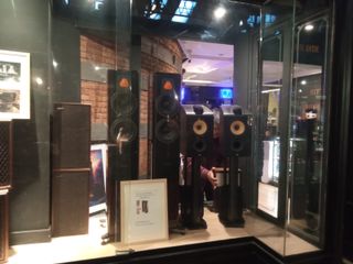 La mayor exposición de altavoces Vintage.