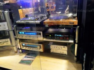 La mayor exposición de altavoces Vintage.