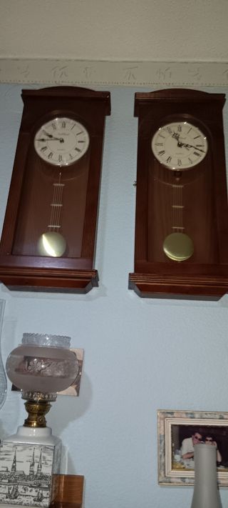 OROLOGI CON CASSA IN LEGNO E PENDOLO