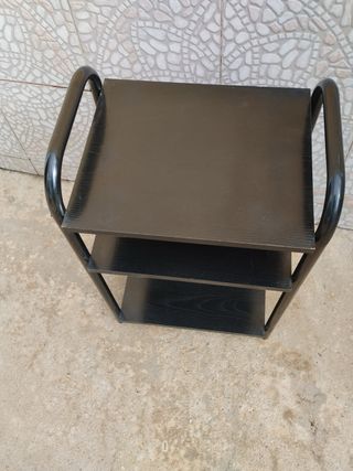 Mesa auxiliar negra