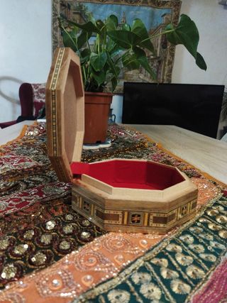 Joyero de taracea octagonal 