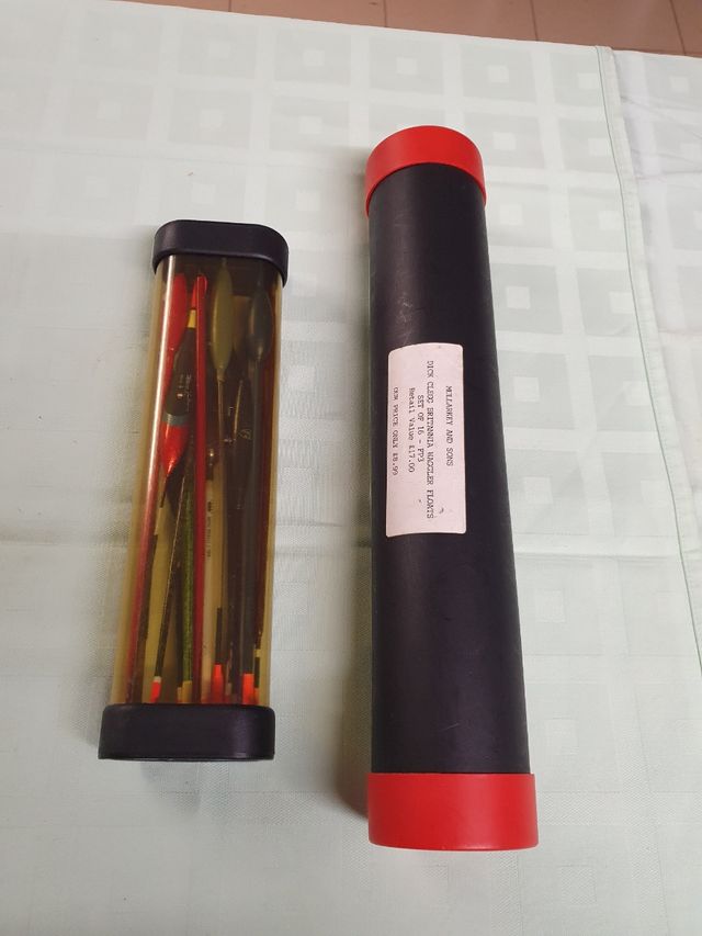 Boyas pesca río pantano