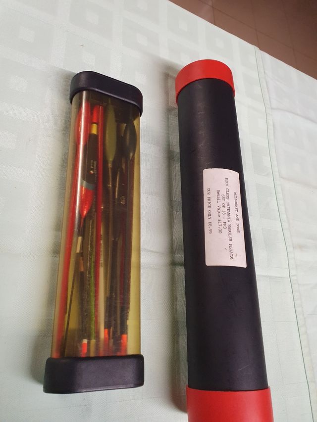 Boyas pesca río pantano