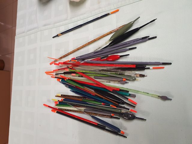 Boyas pesca río pantano