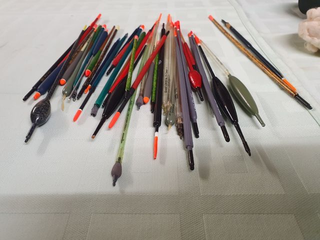 Boyas pesca río pantano