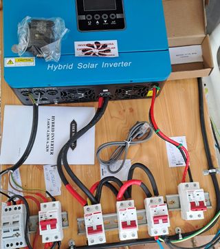 INVERSOR ONDA PURA HIBRIDO 7 KW WIFI