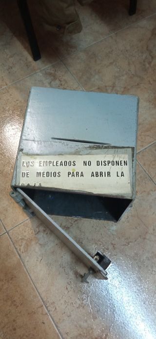 Caja fuerte para fijar al suelo 