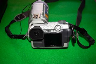 CÁMARA FOTOGRÁFICA DIGITAL SONY DSC-F717