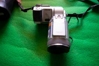 CÁMARA FOTOGRÁFICA DIGITAL SONY DSC-F717