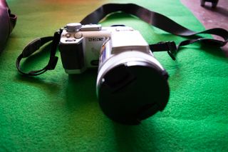 CÁMARA FOTOGRÁFICA DIGITAL SONY DSC-F717