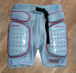 Body de lycra con protecciones de plástico