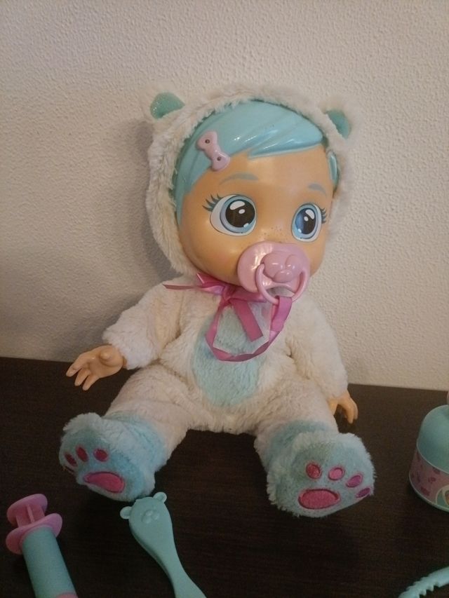 Bebé llorón Kristal está malita