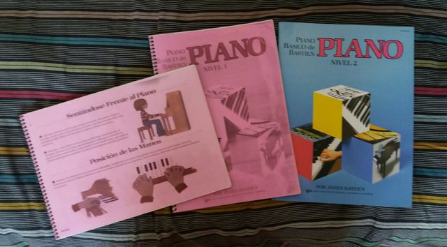 Piano/teclado Yamaha.