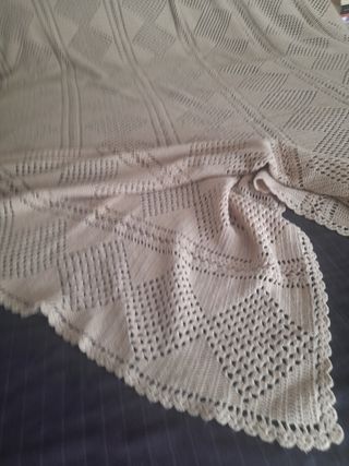 Colcha ó cortina beig.