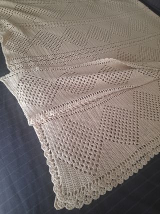 Colcha ó cortina beig.