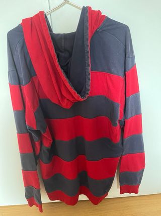 Sudadera Stussy azul y roja