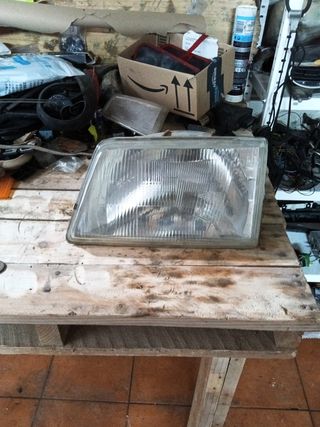 Faro izquierdo Peugeot 205
