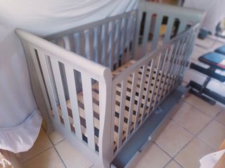 Cuna madera gris