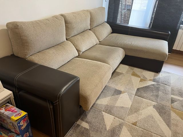 Sofa chaislong en buen estado 300x165