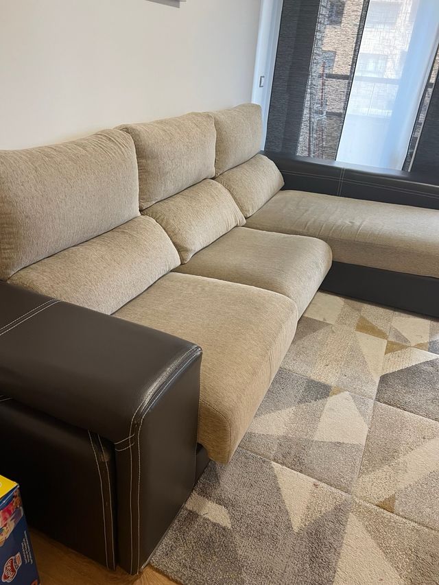 Sofa chaislong en buen estado 300x165