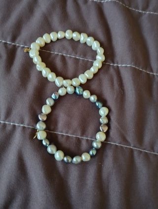 Pulseras de perlas barrocas, con osito en oro