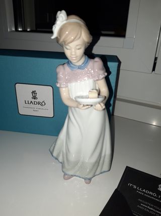 Lladró Bambina con torta Statua di porcellana