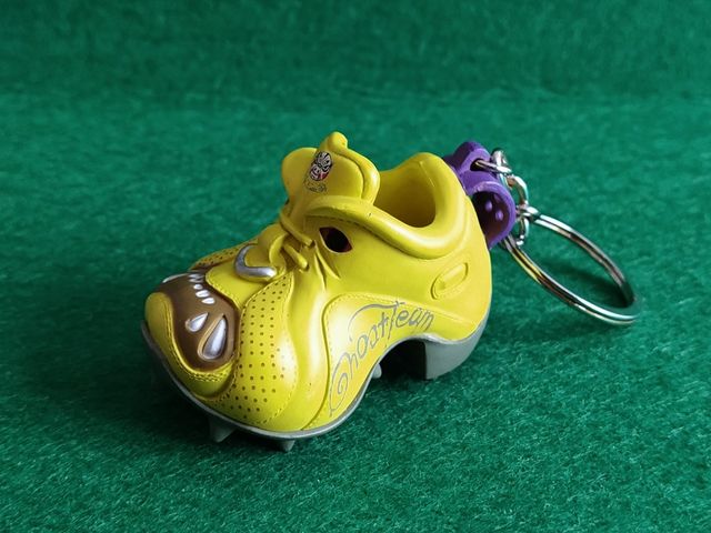 Llavero zapatilla deportiva GHOST TEAM