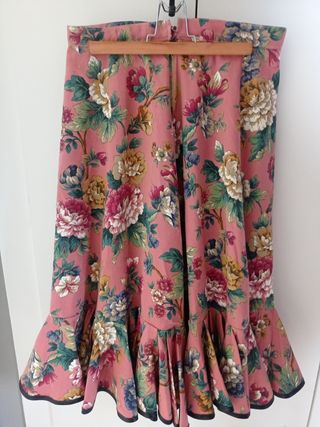 Falda campera Rocío camino sevillana