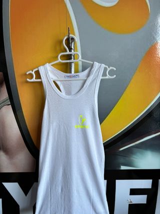 Diseñamos tu ropa deportiva con tu logo