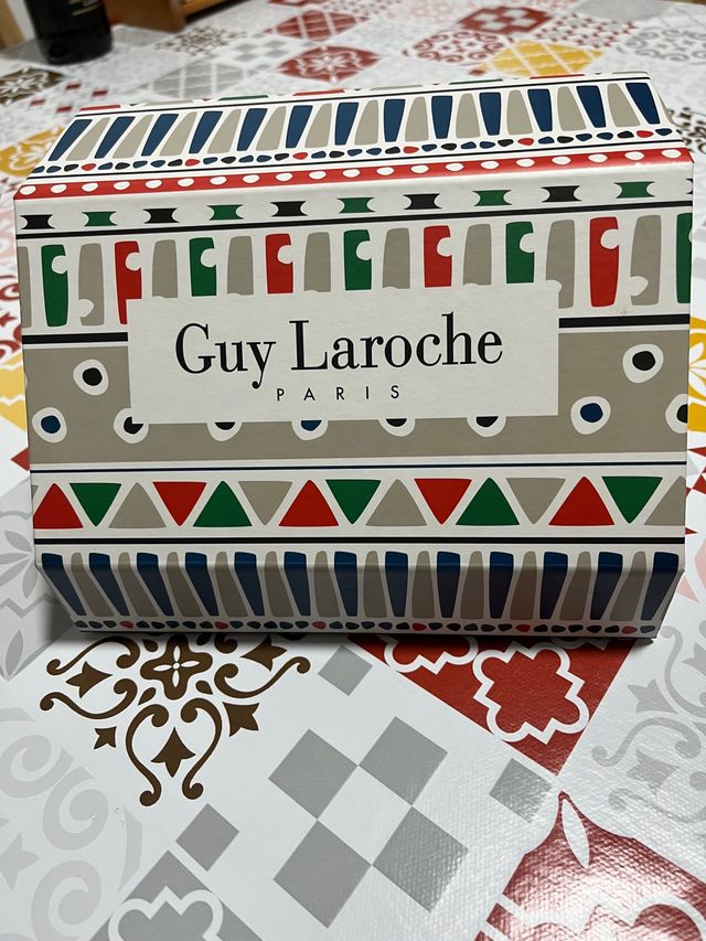 Conjunto monedero de Guy Laroche