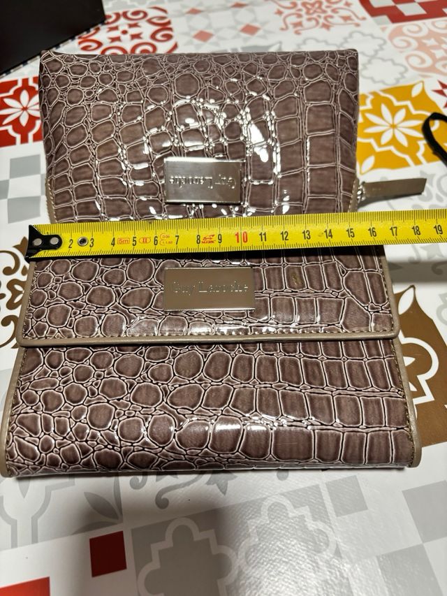 Conjunto monedero de Guy Laroche