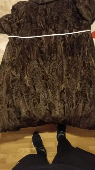 Abrigo garras de astracán.