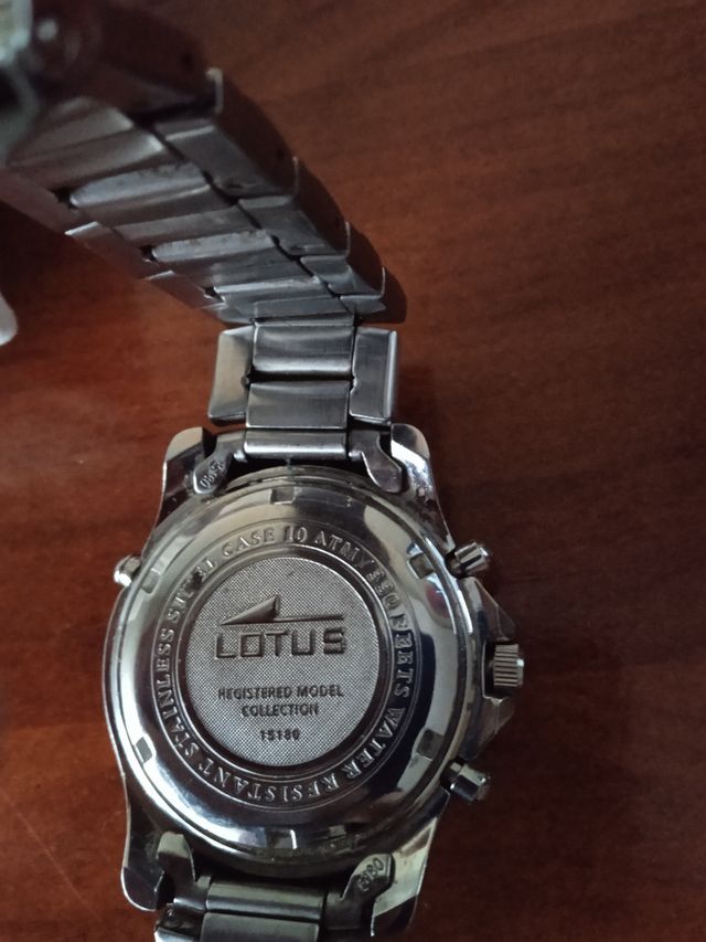 Reloj Lotus
