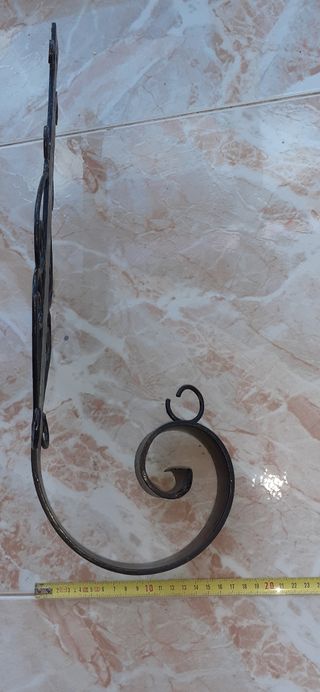 Soporte campanas faroles macetas antiguo de hierro