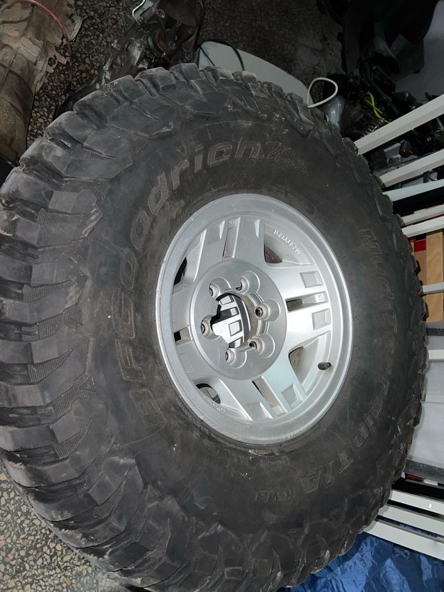 Neumáticos 35 y llantas