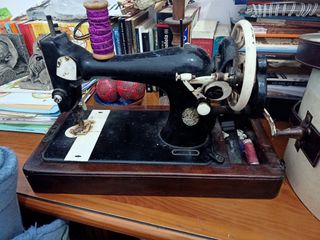 Maquina de coser muy antigua