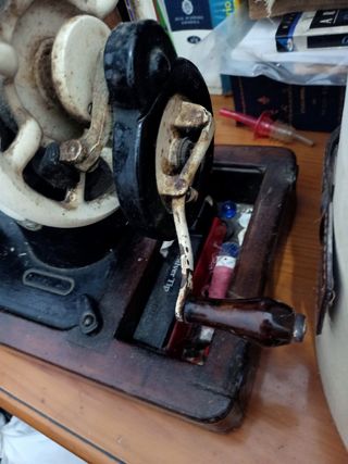 Maquina de coser muy antigua
